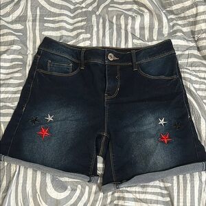 Stylish Women's Denim Shorts with Star Accents SIZE 6